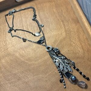 Long dangle leaf pendant necklace silvertone